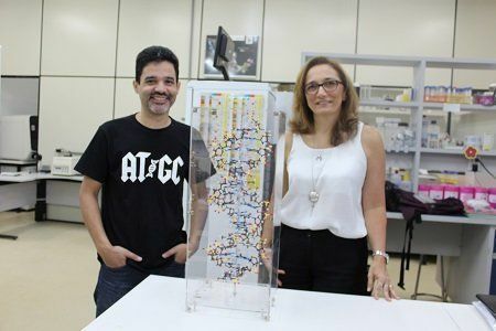  Parceria científica -  Professores Adolfo Mota e Déborah Jezini no Laboratório de Biotecnologia da Ufam
